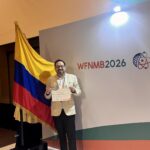 Dr. John Orozco Cortés con el Best Presentation Award en WFNMB 2026