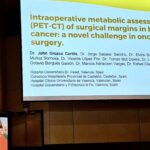 Dr. John Orozco Cortés presenta la evaluación metabólica intraoperatoria (PET-CT) de márgenes quirúrgicos en cáncer de mama en WFNMB 2026