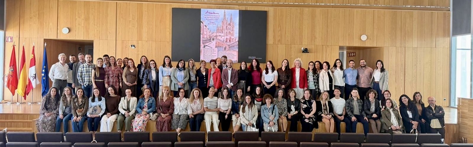 Foto de grupo de asistentes y participantes en el XIII Congreso Regional de Medicina Nuclear de Castilla y León en Burgos